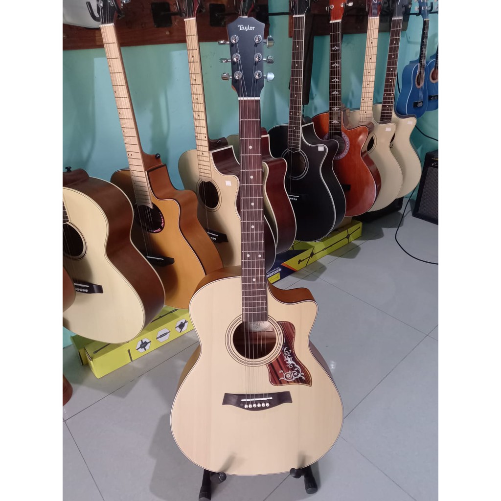 Gitar Taylor Akustik