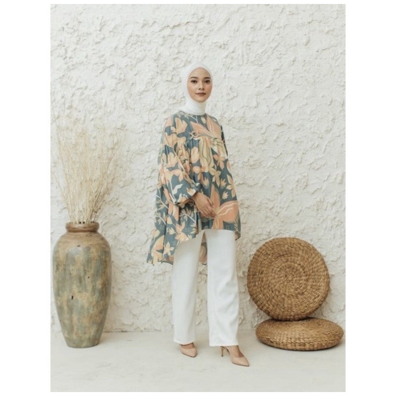 POPPY BLOUSE WEARING KLAMBY