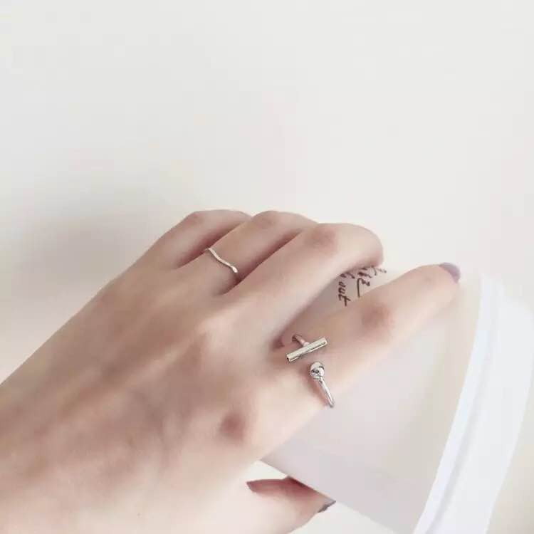 4Pcs / Set Cincin Motif Segitiga Geometri Simple Warna Silver untuk Wanita