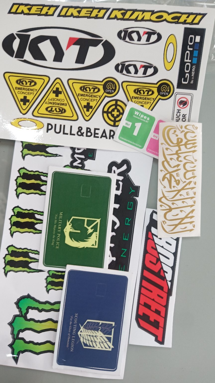 Sticker Pelindung Kartu Skin Card Atm Sim Ktp E-money Stiker Motif Attack On Titan Anti Gores