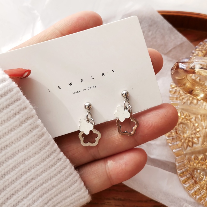 Anting Tusuk Motif Bunga Simple Trendy Untuk Wanita