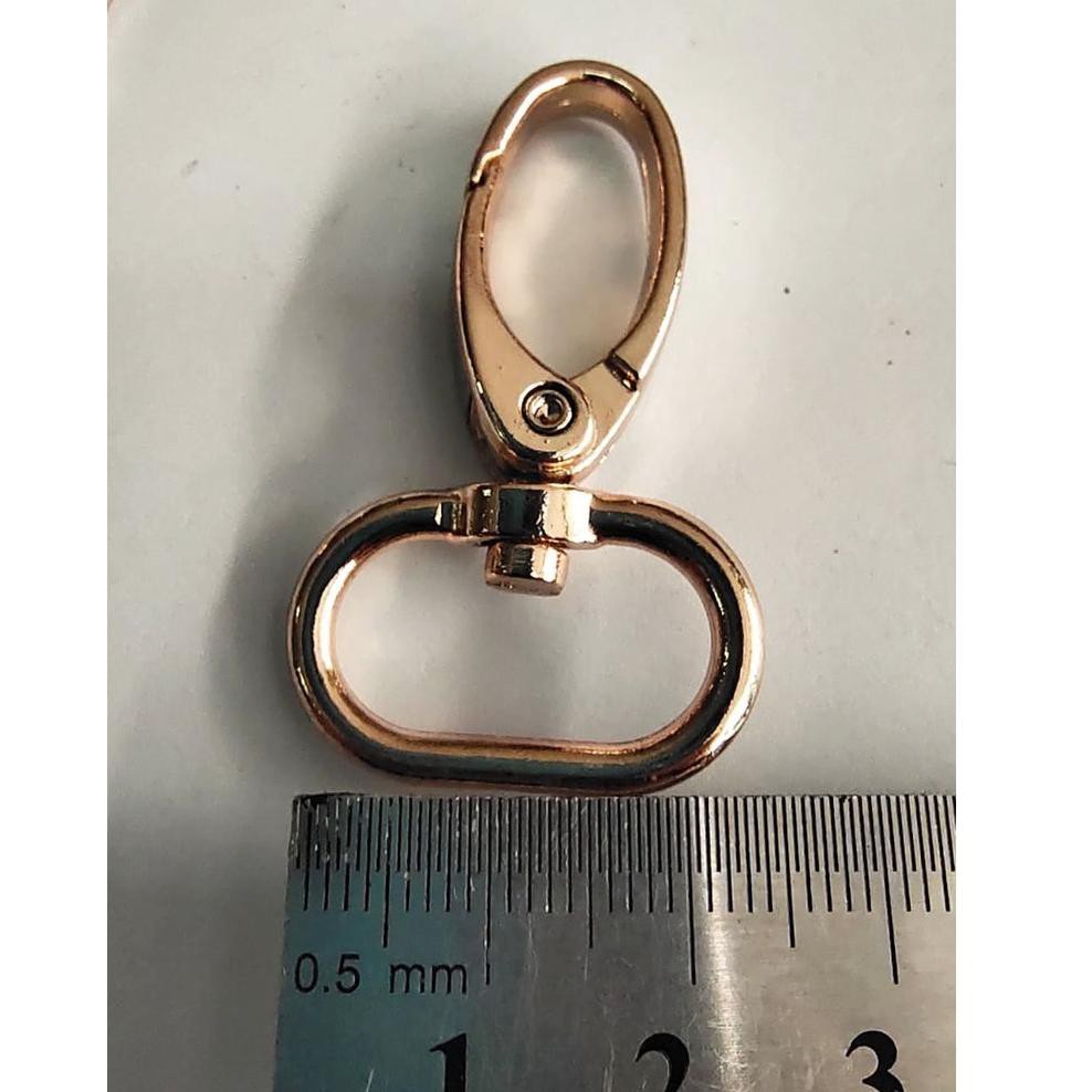 

KAITAN PAUS TEBAL UKURAN 2 CM WARNA LIGHT GOLD (12 PCS) AKSESORIS TAS (KODE 69)