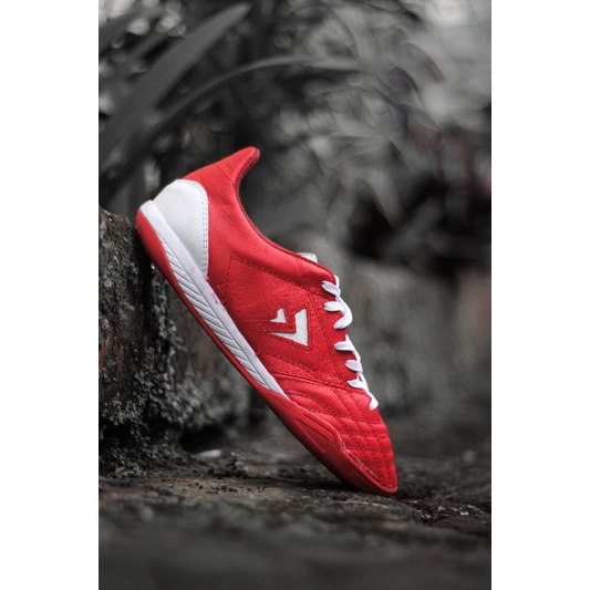 Sepatu Futsal Sevspo Kempo Leather (Merah/Putih)