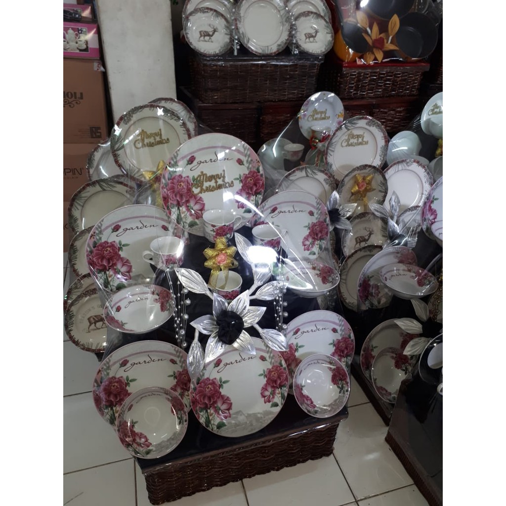 

Hampers Idul Fitri Dinner Set model Garden