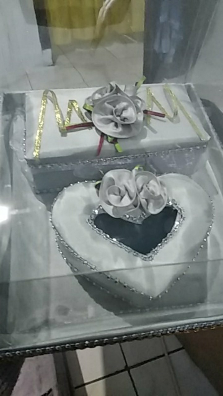 (+ Mika) Kotak Hantaran Perhiasan