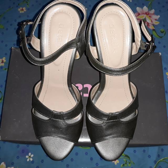 Dijual sandal heels bekas 1x pakai merk details brand matahari