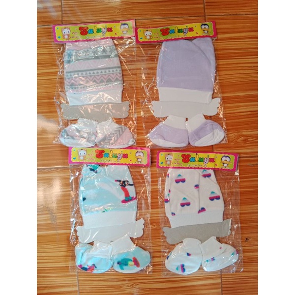 Topi Bayi set BLUDRU + sarung kaki bludru/Topi set bludru