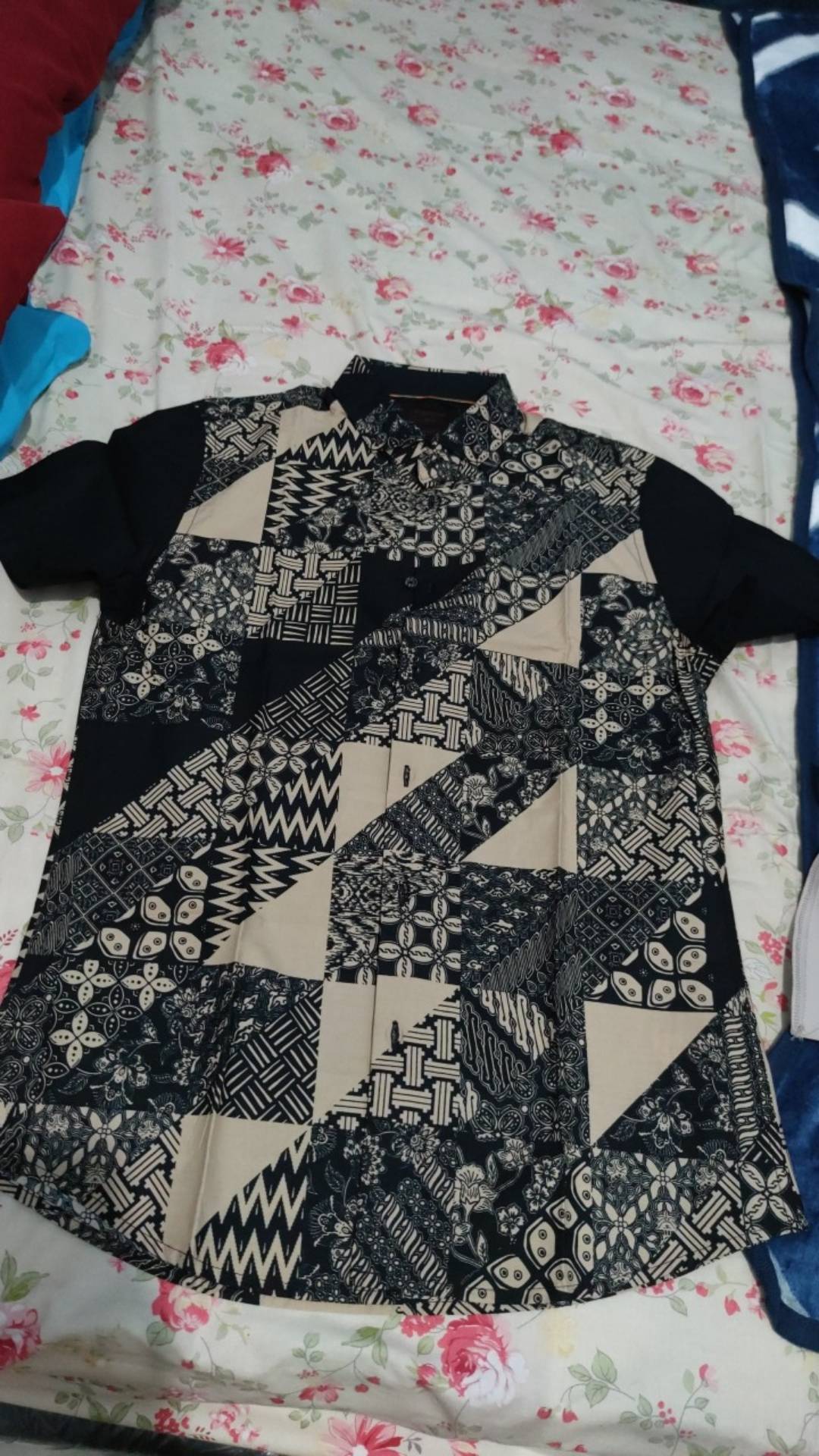 Manzone Kemeja Batik Pria Lengan Pendek Comfort Fit Bimasena-black