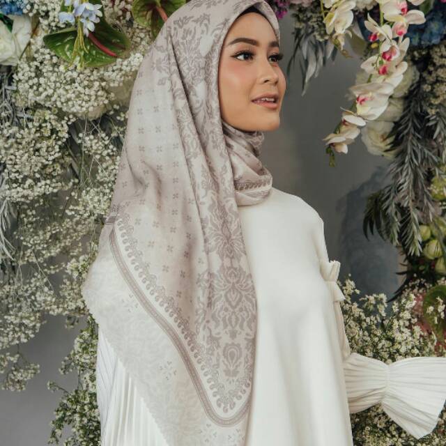 Anggrek scarf miltonia by wearingklamby