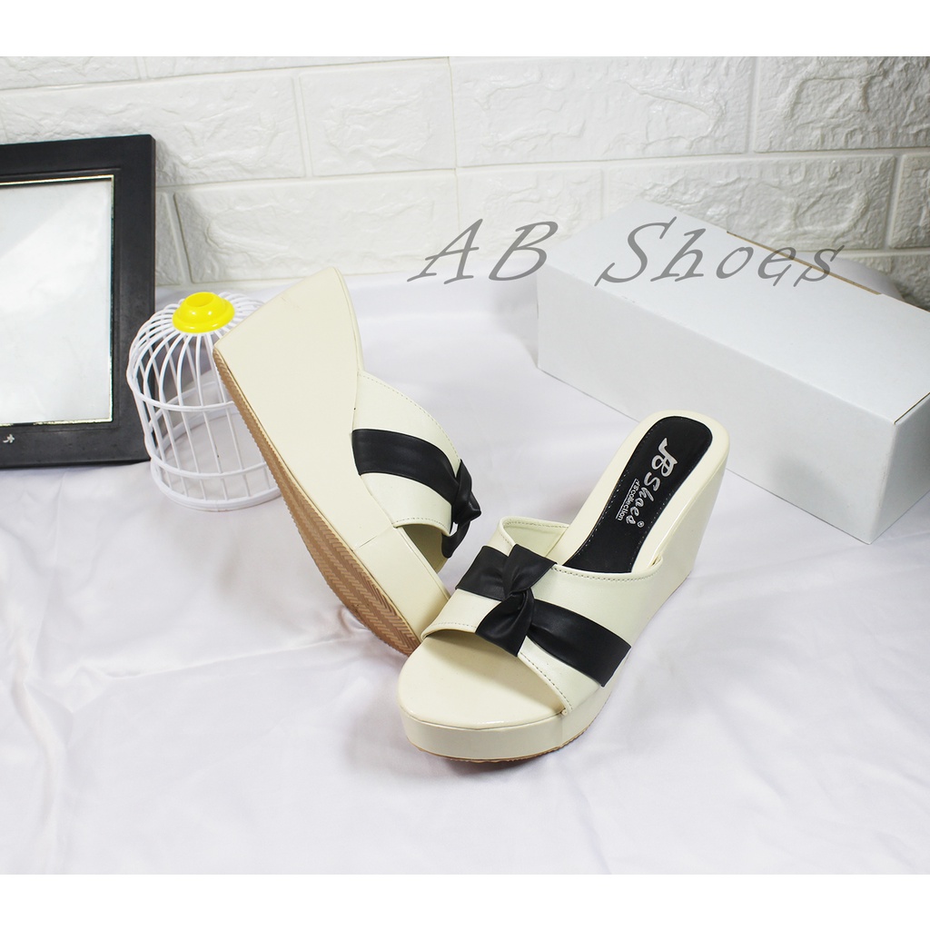 Sandal Wedges Wanita Kokop