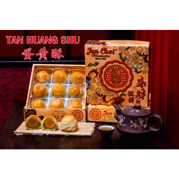 

Kue Bulan Moon Cake Tan Huang Shu ( Isi Telur ) Vegetarian JUN CHOI