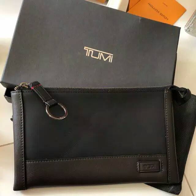 Harga clutch outlet tumi