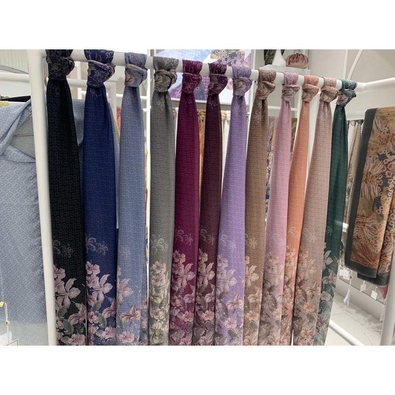 Malaya Series Buttonscarves Iris