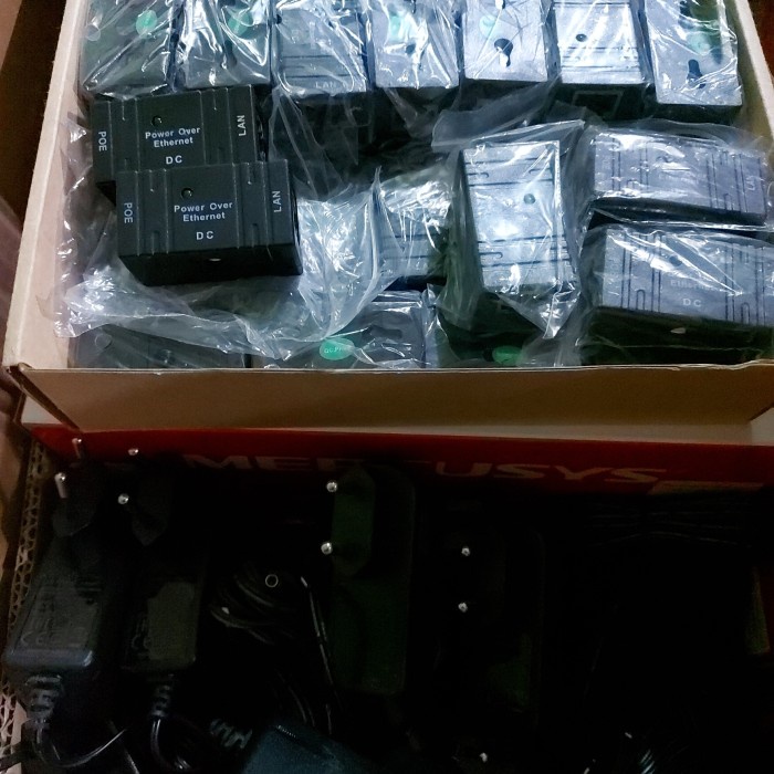 Adaptor mikrotik 24v 0.38a plus POE Kotak