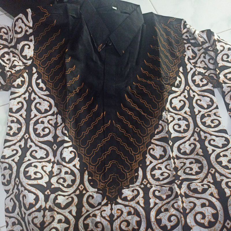 PERMATA HITAM RAFANDA BAJU KEMEJA BATIK SOLO PRIA LENGAN PENDEK PANJANG LAPIS FURING ATASAN BATIK PREMIUM MODERN KATUN HALUS BOKOR KLASIK PERMATA HITAM 2 LURIK ABU PETA UNGGU ALDIANSYAH ANGGARA MERAH PEKSI JODO CEMPAKA HIJAU KOKO MODANG NAVY ADI PRAKASA 2