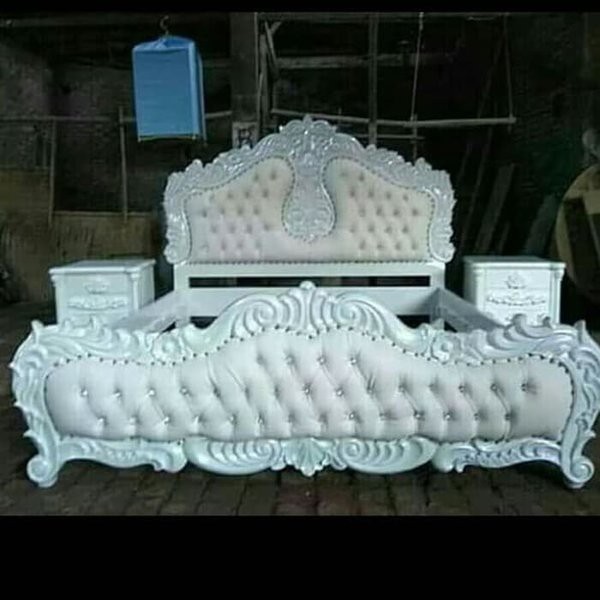 Tempat tidur minimalis modern ukiran