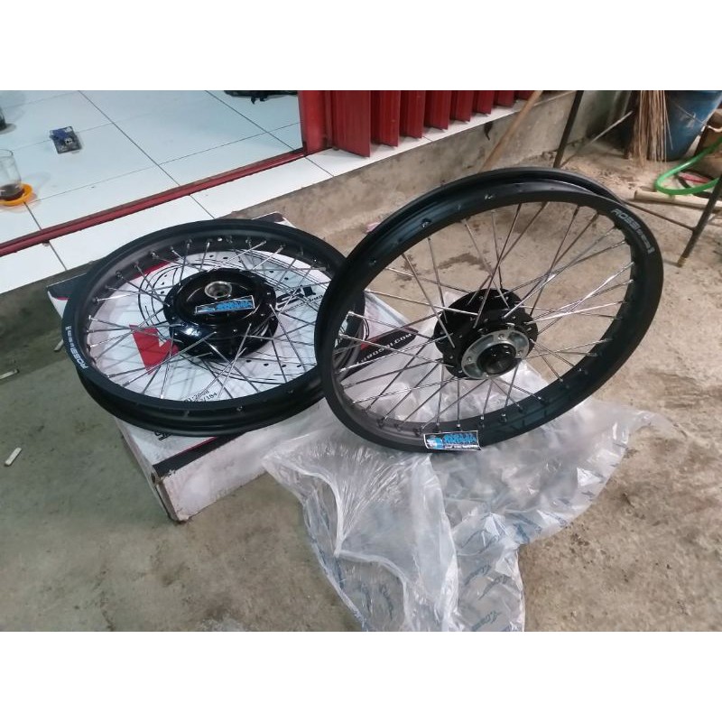 pelek velk velg set rossi ring 18 rx king rx spesial tanpa ban lebar depan 160 belakang 185