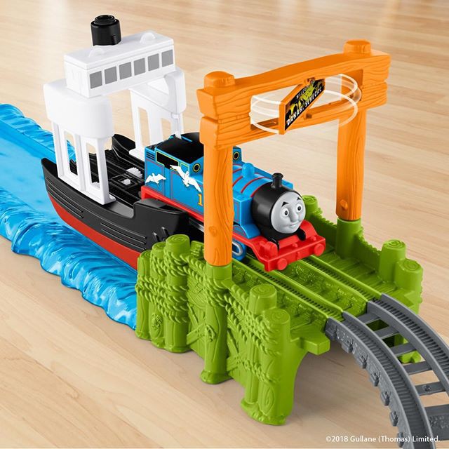 trackmaster boat & sea set