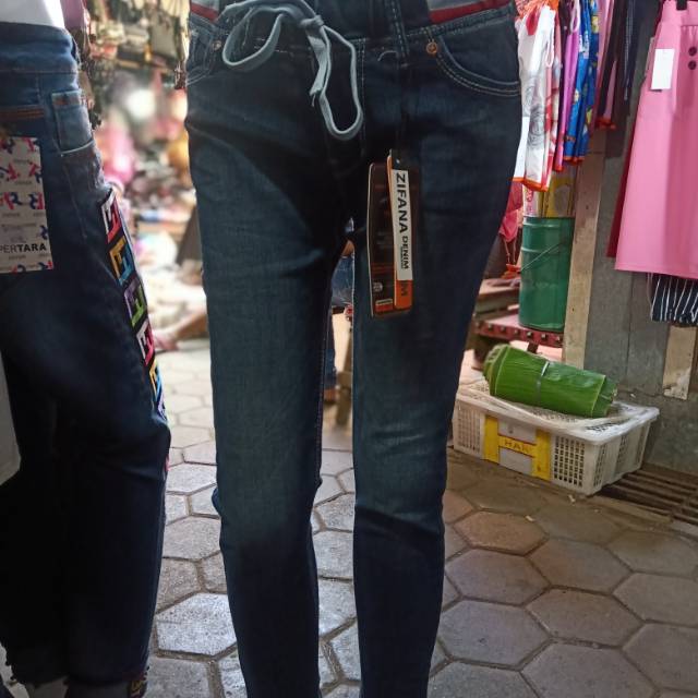 Celana jeans kolor