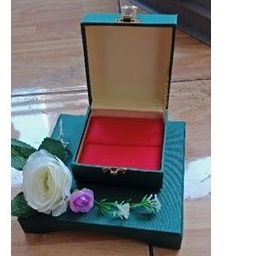 

Tempat mahar cincin tunangan /nikah