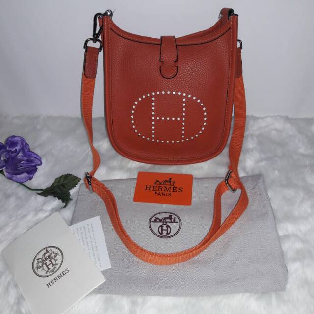 Preloved NEW Tas slempang Orange (Bata)