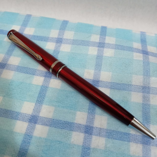 

Pulpen CUSTOM GRAFIR 018 red