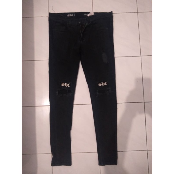 CELANA PRIA RIP JEANS CELCIUS HITAM LIMITED PRELOVED