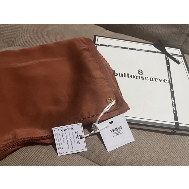 buttonscarves shawl ‘zara shawl-maple’