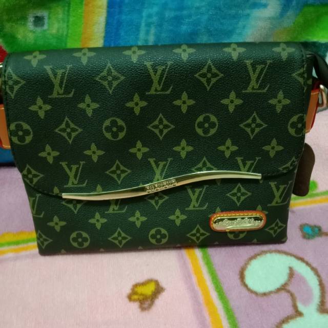 Tas selempang lv