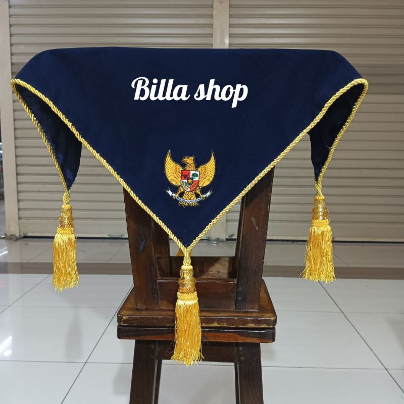 

Alas Baki Upacara Warna Biru Dongker premium
