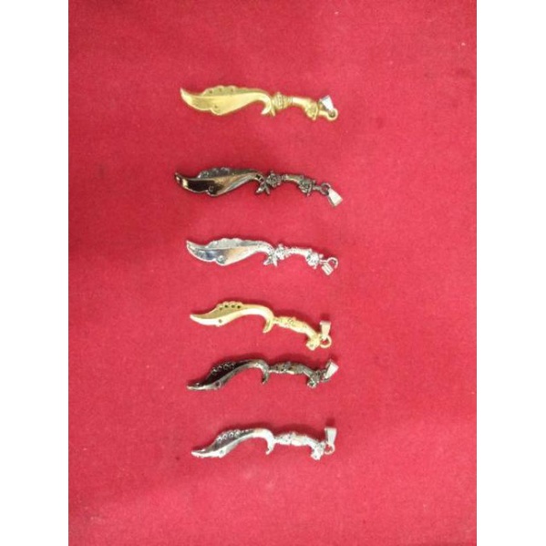 bandul lionti motif pedang kecil