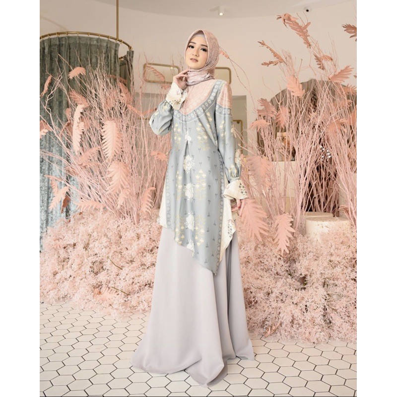 Rafflesia Blouse wearing klamby