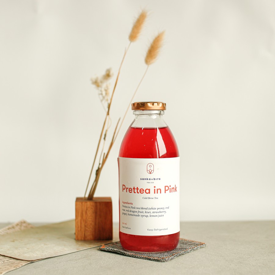 

Cold Brew Tea Prettea In Pink Sanka+Bira - Minuman Teh Botol 500ml