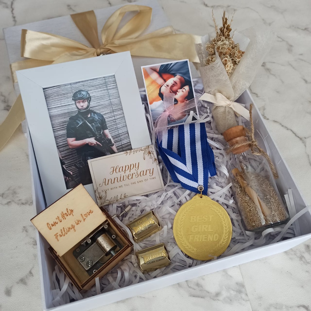 

Blissbox Romantic Secret (Hampers/Gift Box /Kado UlTah/Kado Wisuda/Kado Anniversary/Souvenir)