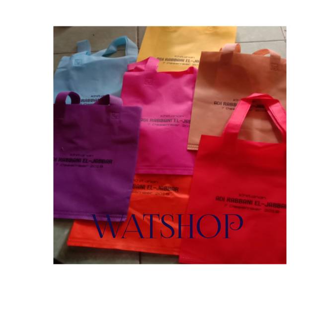 

Tas kantong spunbond pres tali 30 cm x 40 cm