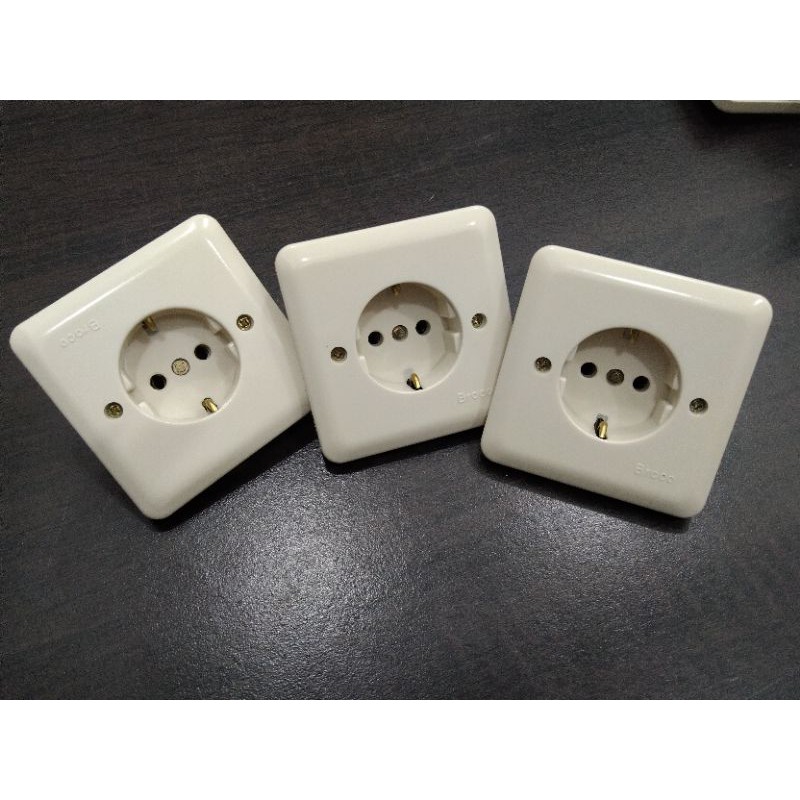 stop kontak ib broco 5511U/ stop kontak tanam/ stop kontak Inbow broco di kota Pontianak