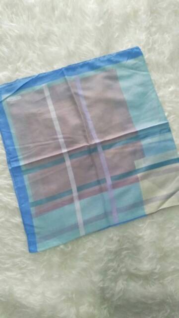 Hijab segi 4 Azara motif