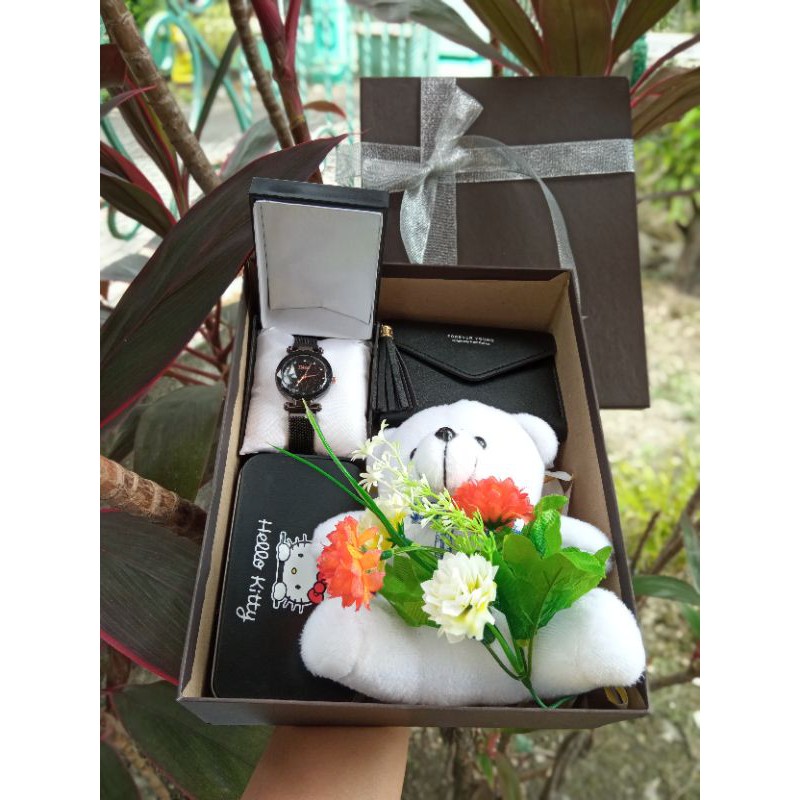 

Kado anniversary/kado ulang tahun cewek/kado wisuda murah/kado box wisuda