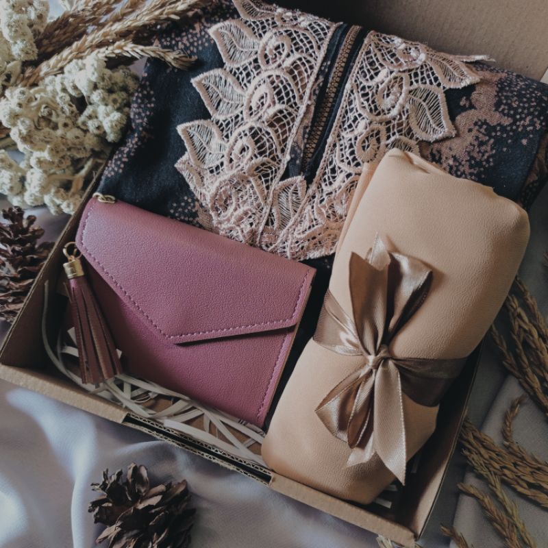 

Hampers Gift Box Daster Arab Kado Hadiah Ulang tahun Cewek