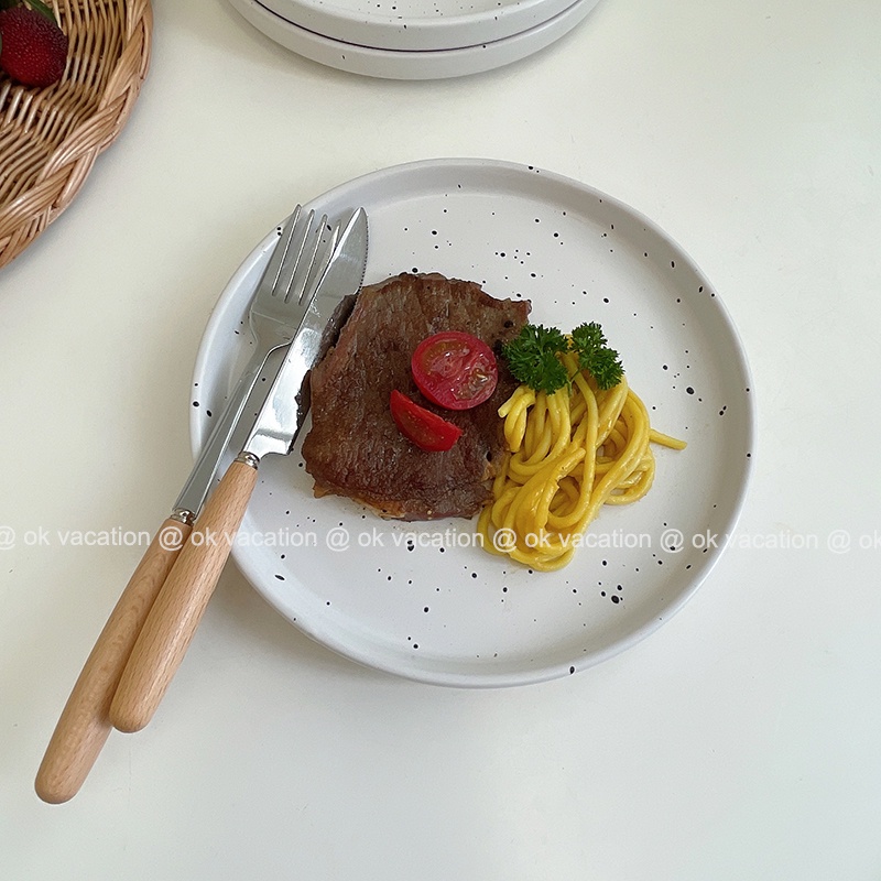 Korean Cafe Plate with Black Dot / Piring Estetik Cafe Korean Style / Piring Makan Estetik Bintik Hi