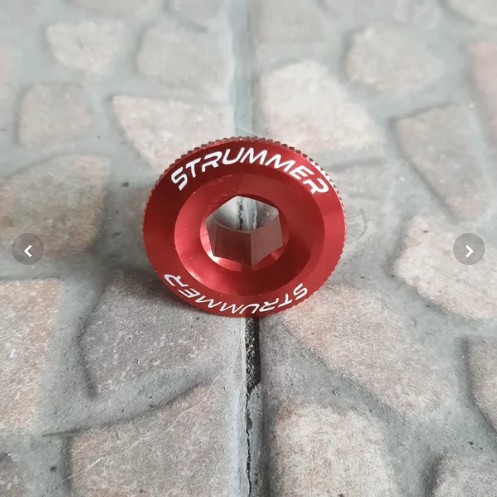 BAUT TUTUP CRANK HT2 M18 STRUMMER HITAM DAN MERAH
