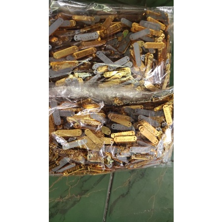 

Label akrilik emas / gold . merk .label