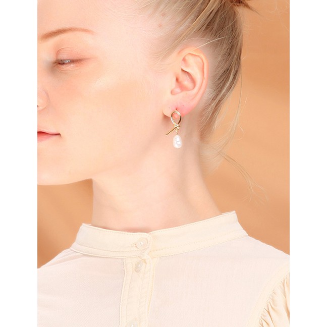 LRC Anting Tusuk Fashion Gold Knotted 925 Sterling Silver Pearl Earrings D03278