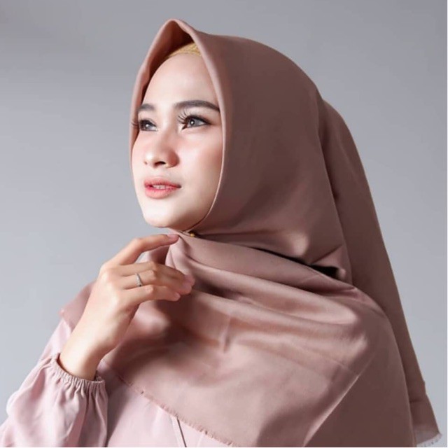 SAUDIA ANSANIA / EXCLUSIVELY JILBAB KATUN KERUDUNG VOAL SEGIEMPAT