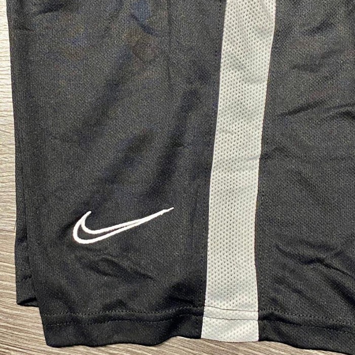 PRIA-LARI-CELANA- CELANA NIKE - CELANA OLAHRAGA NIKE ACADEMY ORIGINAL HITAM -CELANA-LARI-PRIA.
