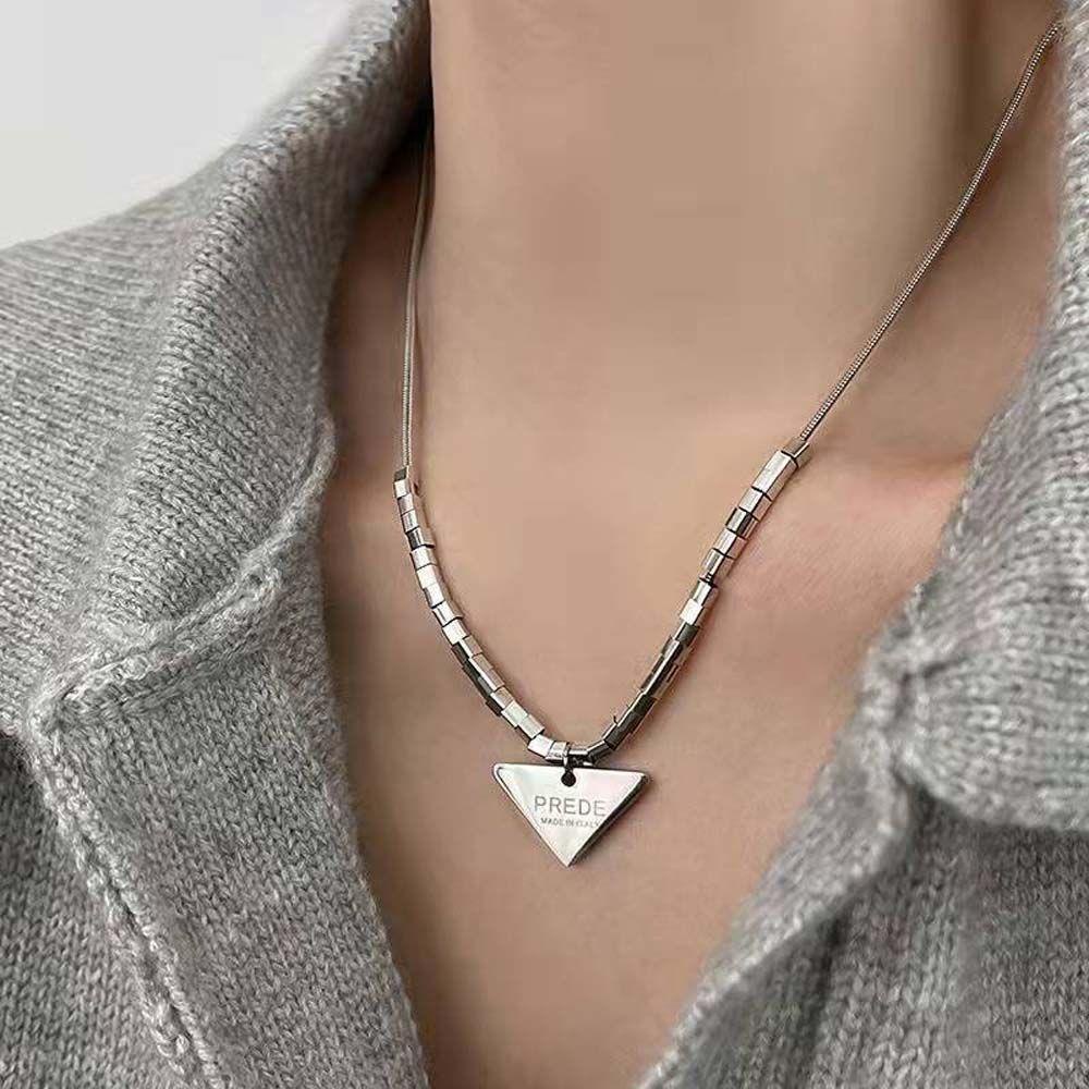 Needway Segitiga Liontin Kalung Punk Gadis Keren Segitiga Liontin Fashion Perhiasan Cubic Beads Titanium Steel Huruf PREDE Gaya Korea Wanita Kalung