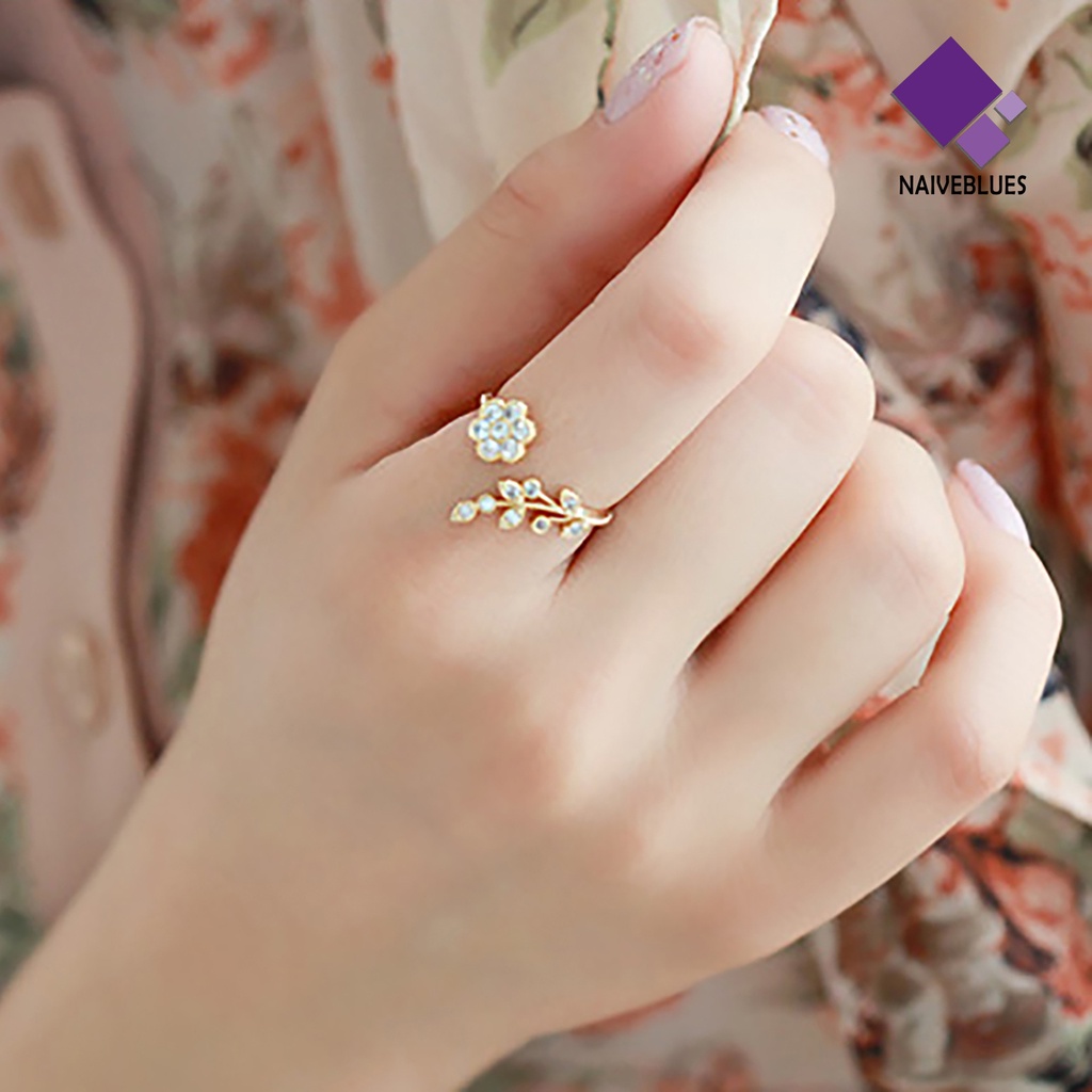 Cincin Adjustable Desain Cabang Bunga Aksen Berlian Imitasi Untuk Wanita