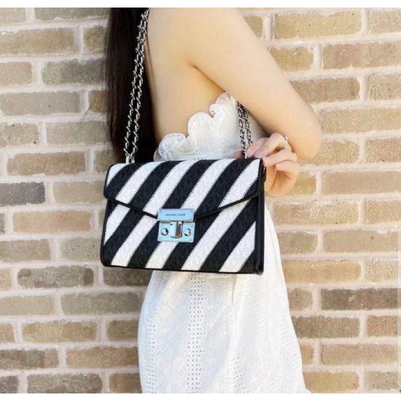 MK ROSE MD FLAP SHOULDER BLACK MULTI