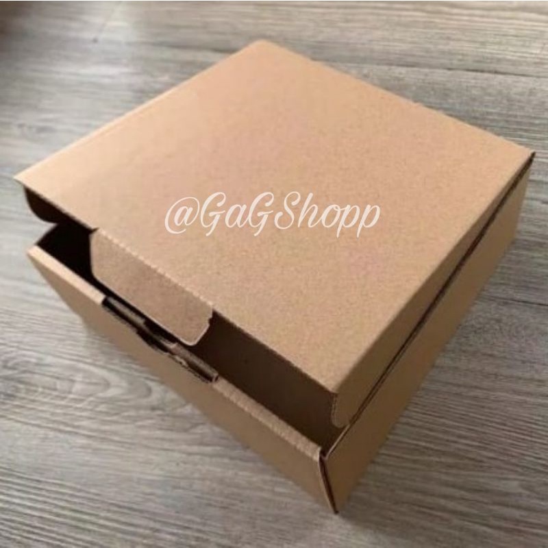 

Kotak Kardus Kotak Hampers Kotak Makan Kotak Souvenir