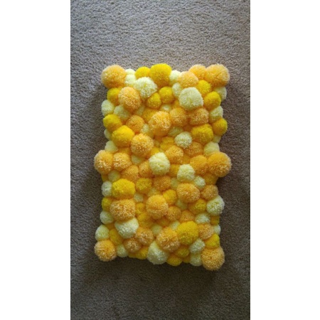 Pompom rug, Karpet pompom wool, karpet aesthetic, dekorasi rumah lucu, home decor